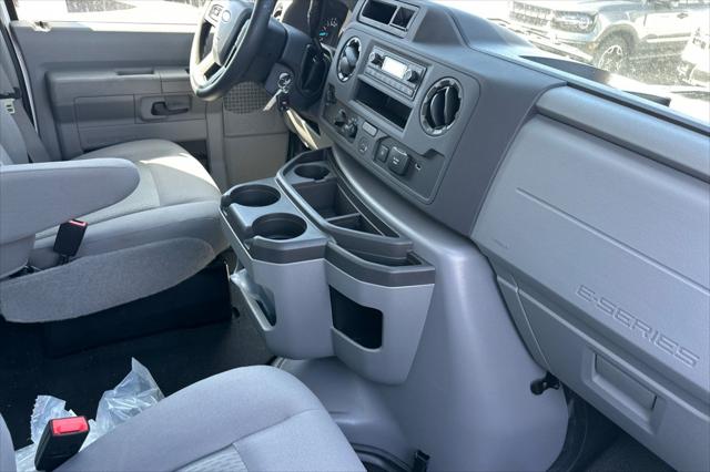 2027 Ford E-Series Cutaway Base