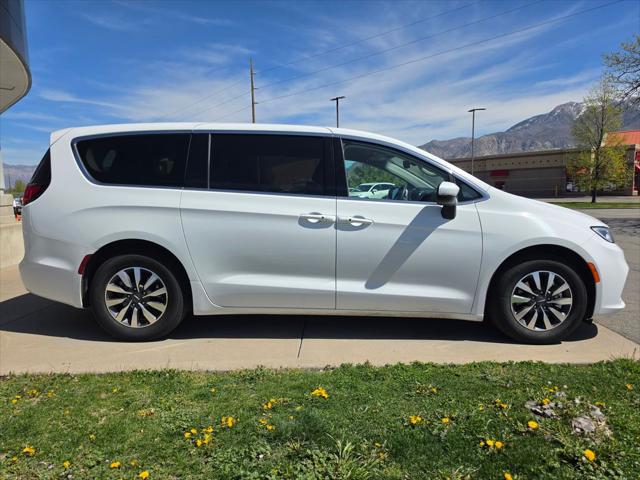 2023 Chrysler Pacifica Hybrid Touring L