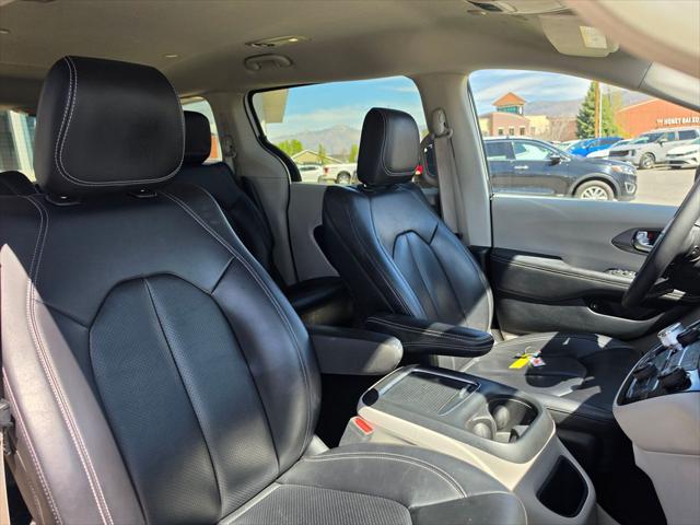 2023 Chrysler Pacifica Hybrid Touring L