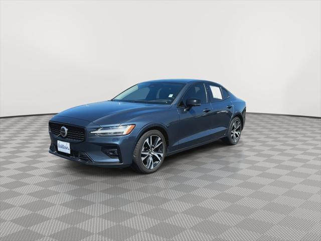 2023 Volvo S60 B5 Plus Dark Theme