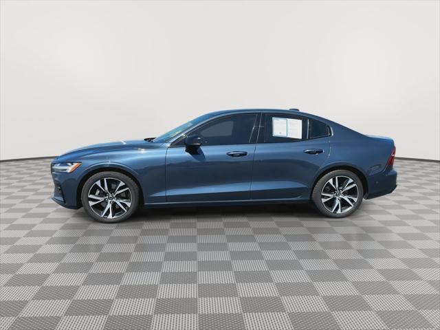 2023 Volvo S60 B5 Plus Dark Theme
