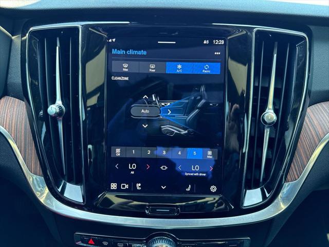 2023 Volvo S60 B5 Plus Dark Theme
