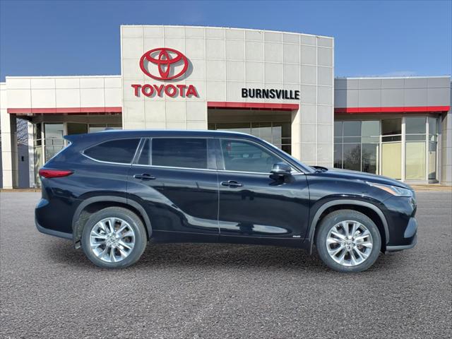 Used 2023 Toyota Highlander Limited with VIN 5TDXBRCH7PS121582 for sale in Burnsville, Minnesota