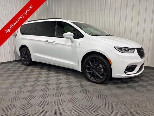 2022 Chrysler Pacifica Limited AWD for sale near Celina, OH