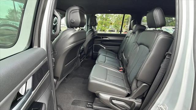 2026 Jeep Grand Wagoneer 4x2
