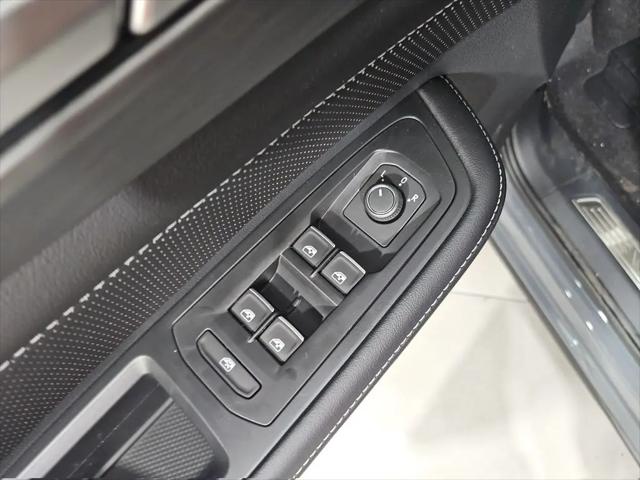 2026 Volkswagen Atlas Cross Sport SE with Technology