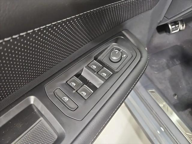 2026 Volkswagen Atlas Cross Sport SEL R-Line Black