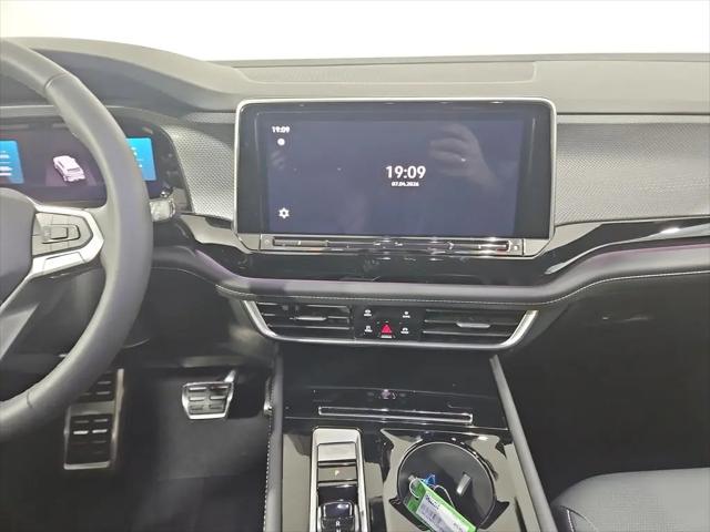 2026 Volkswagen Atlas Cross Sport SEL R-Line Black