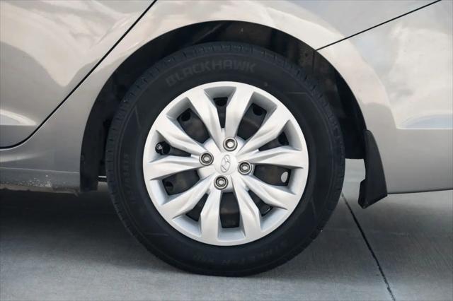 2022 Hyundai Accent SE