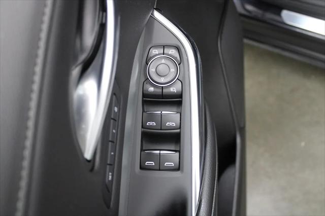 2023 Cadillac XT4 AWD Premium Luxury