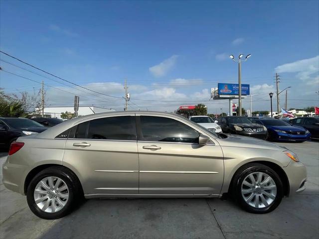 2013 Chrysler 200 Touring