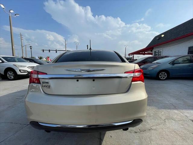 2013 Chrysler 200 Touring