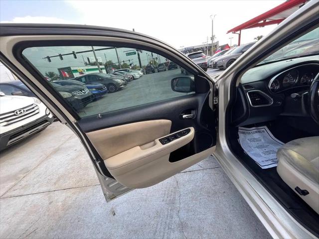 2013 Chrysler 200 Touring