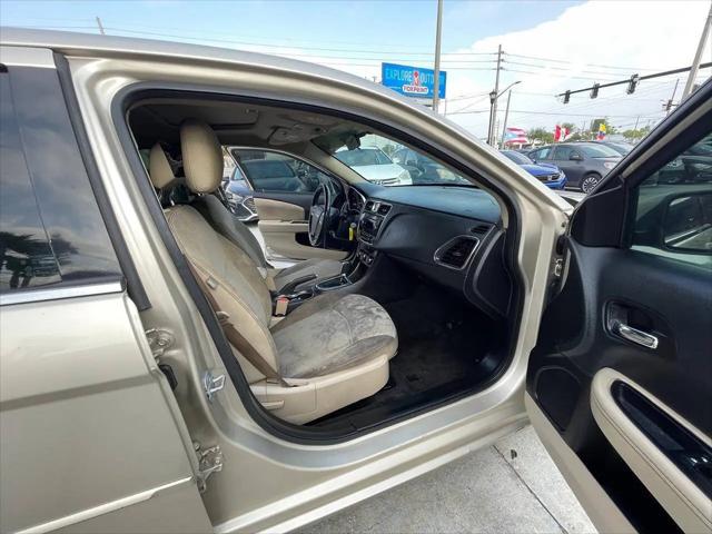 2013 Chrysler 200 Touring
