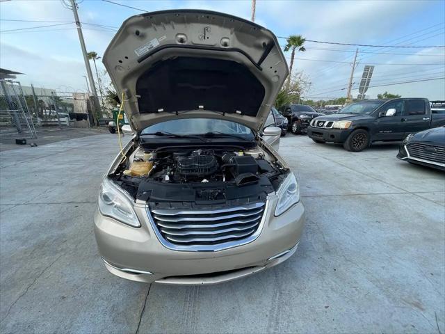 2013 Chrysler 200 Touring
