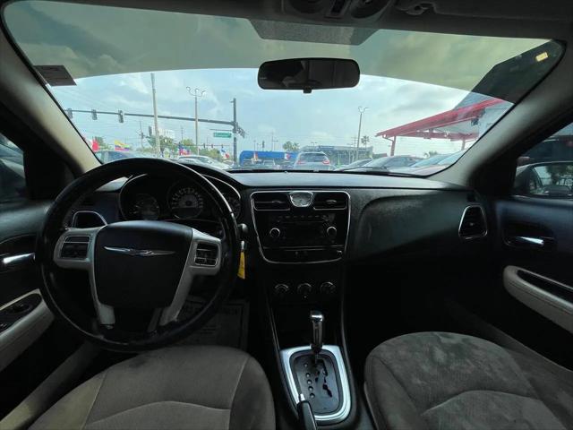 2013 Chrysler 200 Touring