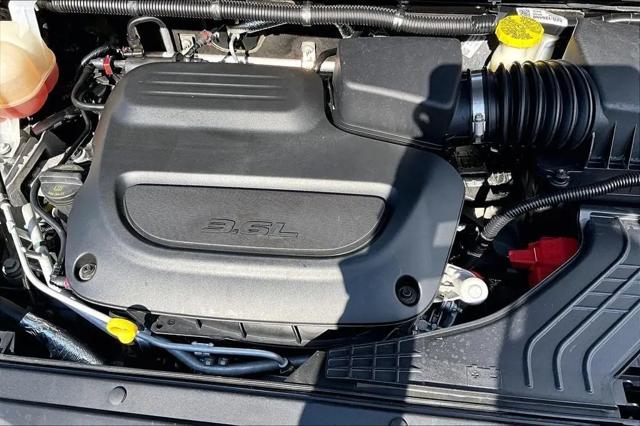 2023 Chrysler Voyager LX