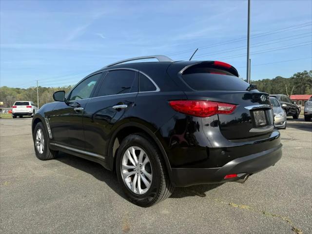 2017 INFINITI QX70 Standard