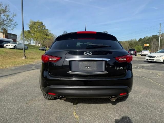 2017 INFINITI QX70 Standard