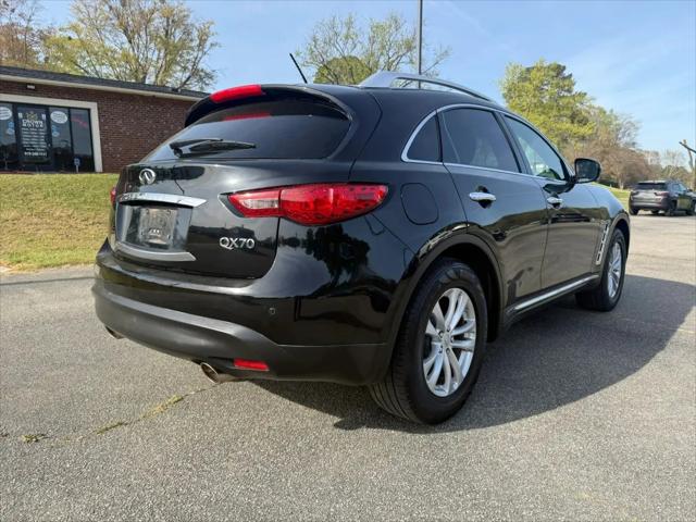 2017 INFINITI QX70 Standard