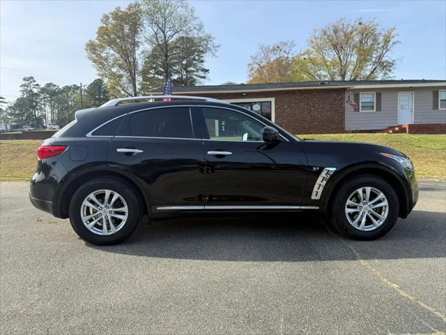 2017 INFINITI QX70 Standard