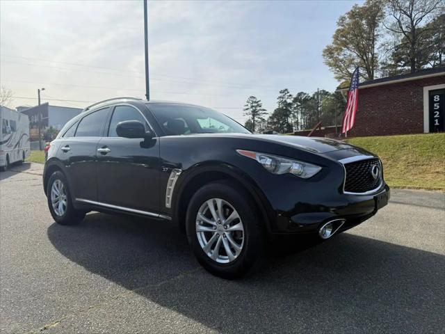 2017 INFINITI QX70 Standard