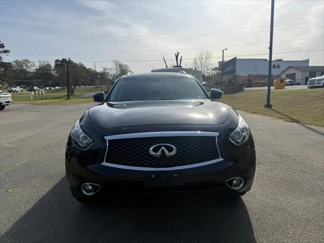 2017 INFINITI QX70 Standard