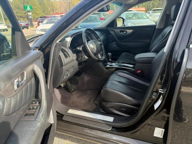 2017 INFINITI QX70 Standard