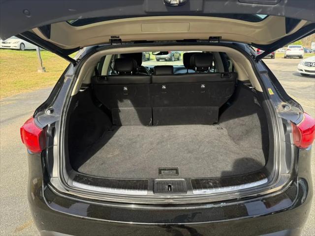 2017 INFINITI QX70 Standard