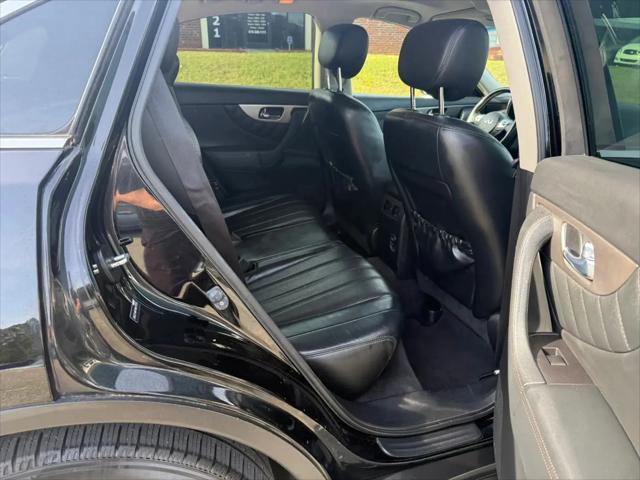 2017 INFINITI QX70 Standard