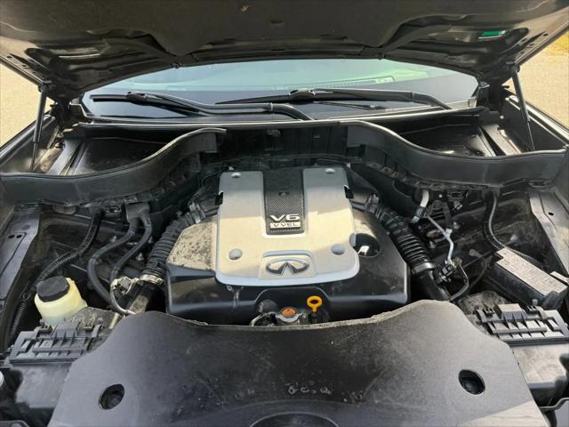 2017 INFINITI QX70 Standard