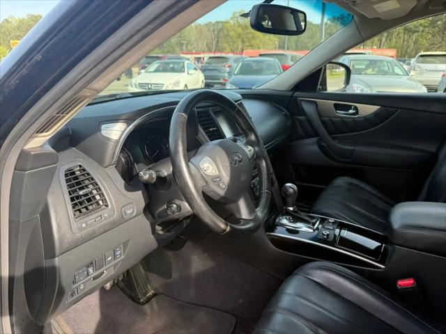 2017 INFINITI QX70 Standard