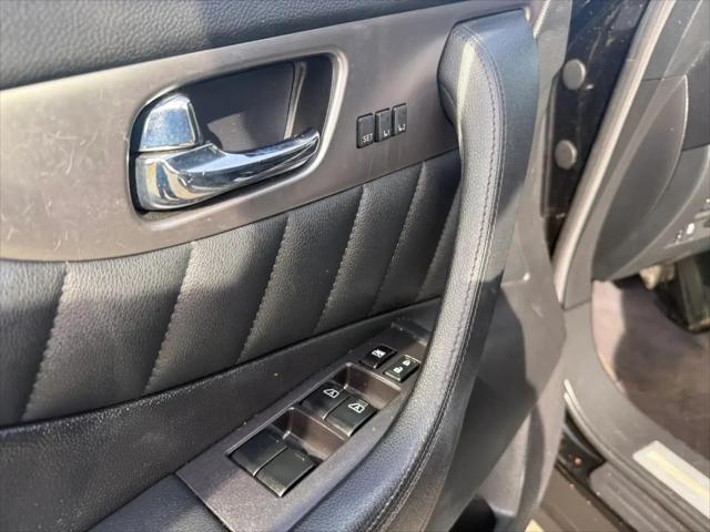 2017 INFINITI QX70 Standard