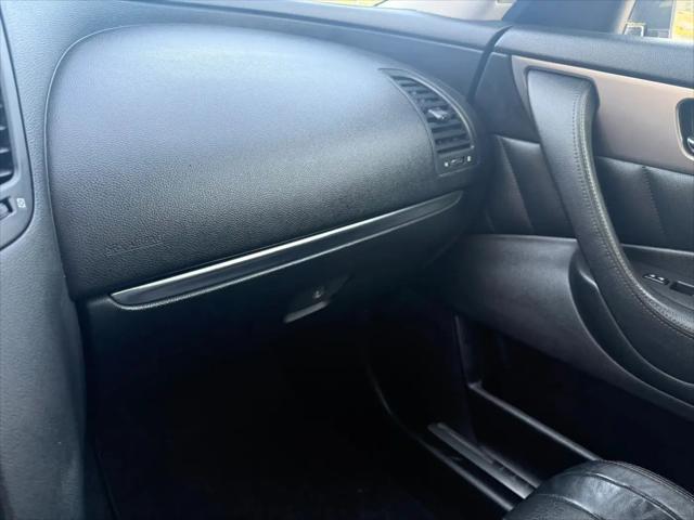2017 INFINITI QX70 Standard