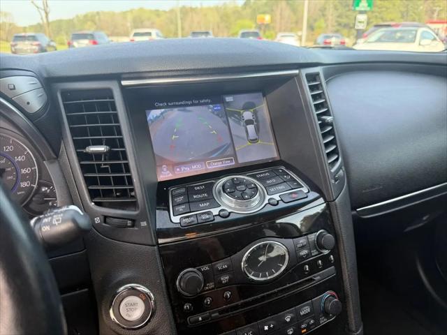 2017 INFINITI QX70 Standard