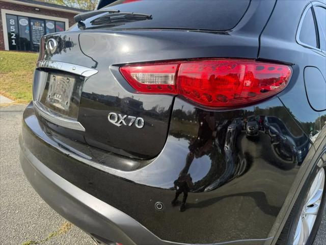 2017 INFINITI QX70 Standard