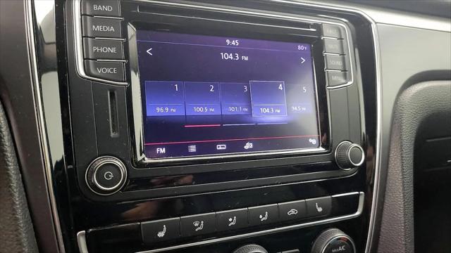 2017 Volkswagen Passat 1.8T R-Line