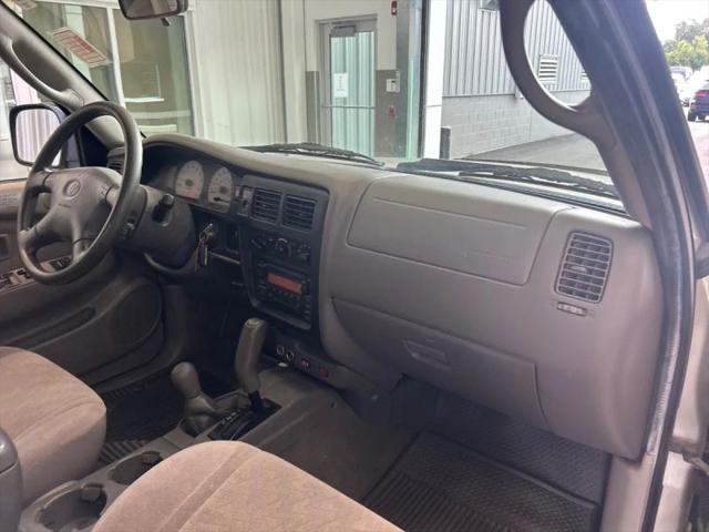 2004 Toyota Tacoma Base V6