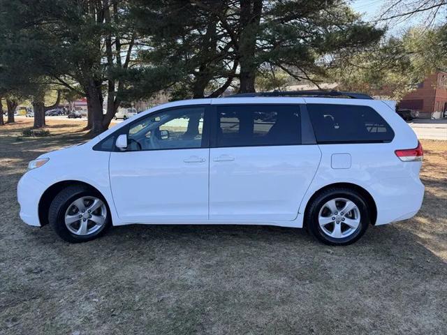 2012 Toyota Sienna LE V6 8 Passenger