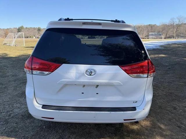 2012 Toyota Sienna LE V6 8 Passenger