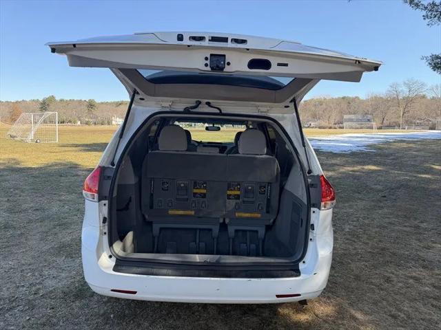 2012 Toyota Sienna LE V6 8 Passenger