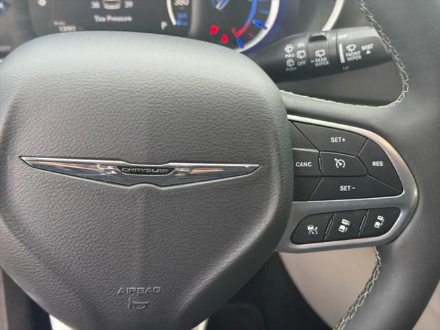 2024 Chrysler Pacifica Hybrid Select