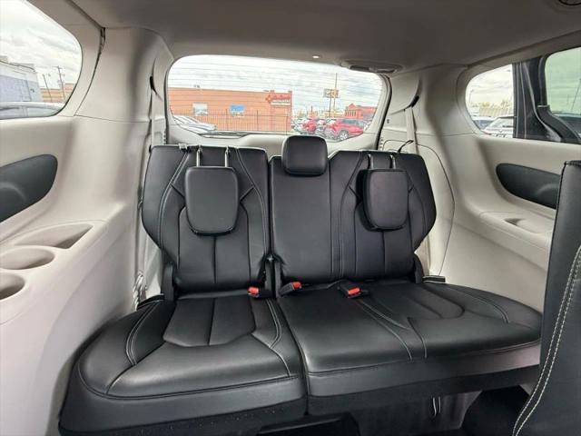 2024 Chrysler Pacifica Hybrid Select