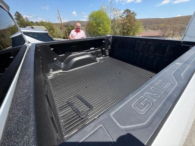 2025 GMC Sierra 1500 4WD Crew Cab Short Box SLT