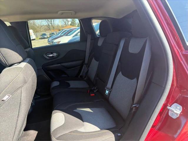 2016 Jeep Cherokee Sport