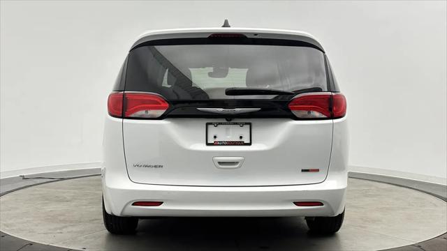 2024 Chrysler Voyager LX