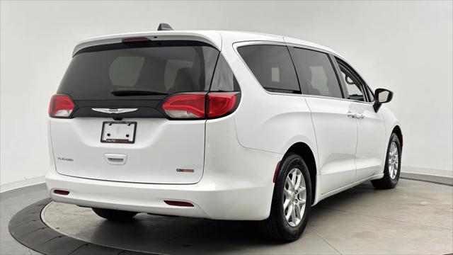 2024 Chrysler Voyager LX