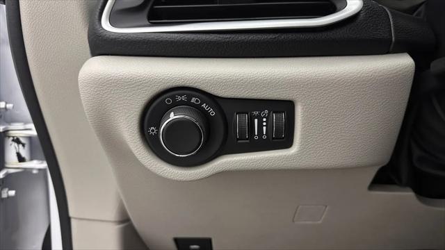 2024 Chrysler Voyager LX