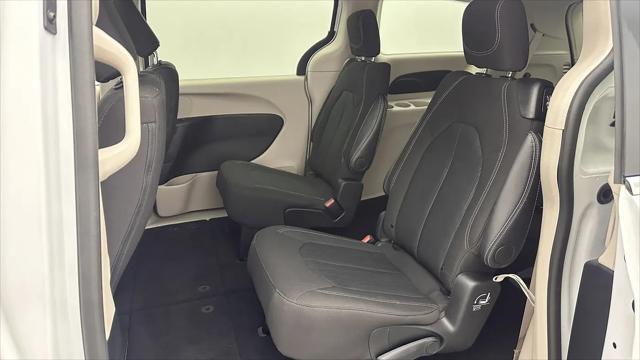 2024 Chrysler Voyager LX