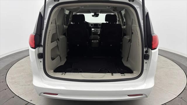 2024 Chrysler Voyager LX